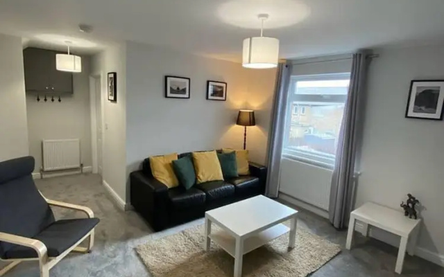 Flat - Sleeps 4 - Pet Friendly - Parking