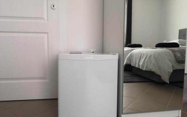 Marko Airport Rooms