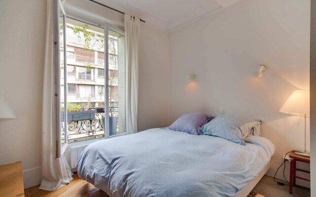 Typical Parisian Apartment Near "Le Palais des Glaces"