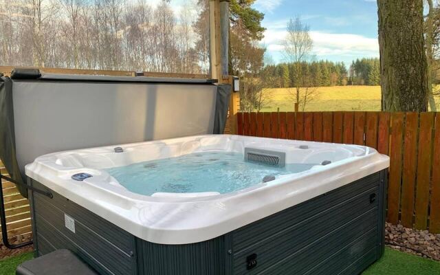 Lovely Semi-rural Caravan & Hot Tub - Sleeps Fam 6