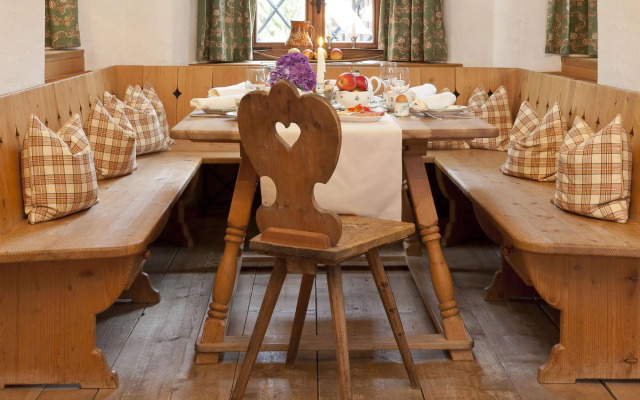 Schloss Prielau Hotel & Restaurants