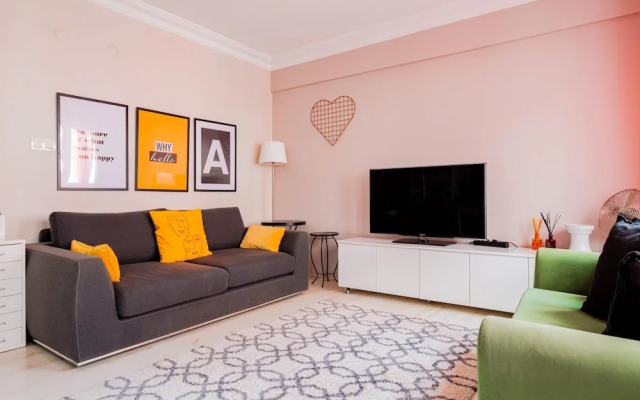 Lovely Flat w Balcony 5 min to Istiklal Ave
