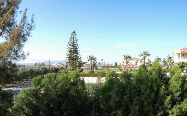 Detached 3 Bedroom Villa Recently Refurbished, Only 1200 Metres From The Sea