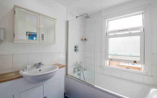 Sensational Wandsworth Home by King George's Park