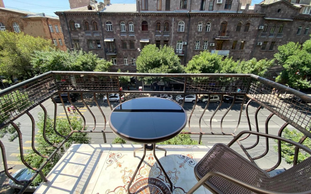 1 bedroom Modern, Sunny apartment in Amiryan street AM104
