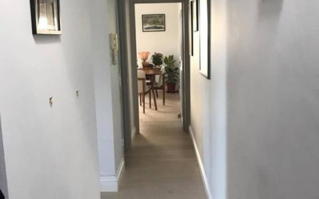 2 Bedroom Apartment Near Stepney Green Sleeps 4