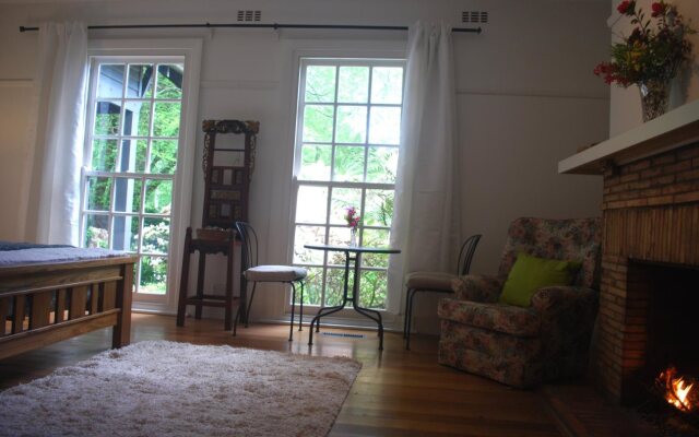 Rocky Creek Art Garden B&B