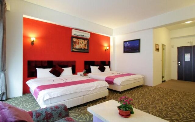 Rainbowtown Hotel