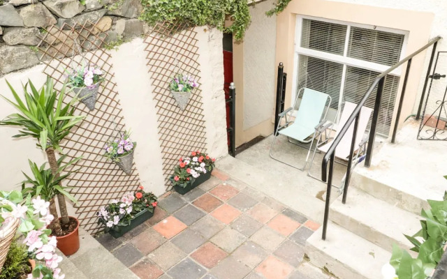 Llys Madoc, Basement Apartment