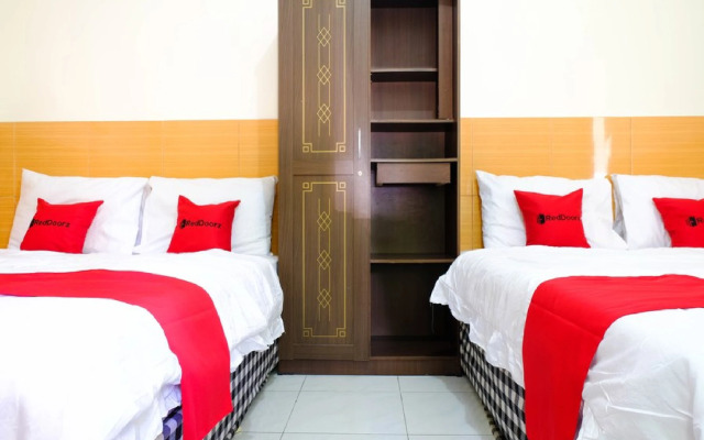 RedDoorz near STAB Syailendra Kopeng