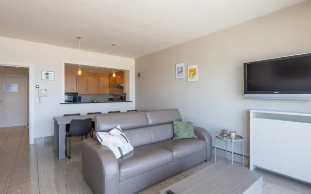 Apartment in Zeedijk With Sea View