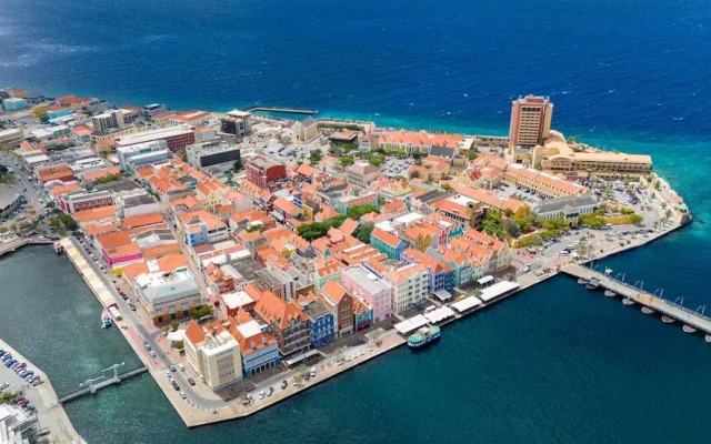 Modern Elegant Broadway Vibes in Willemstad