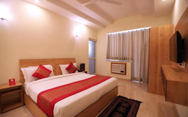 OYO 10889 Hotel Green Residency