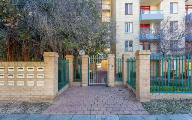Sky High on Arundel - central Fremantle apartment