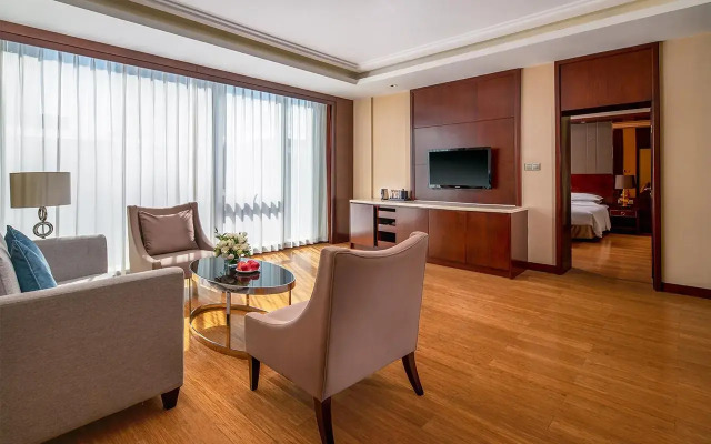 Golden Eagle Summit Hotel