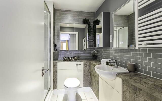 Modern 2-bed Flat, Bethnal Green