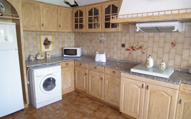 80s RetroStyle Villa