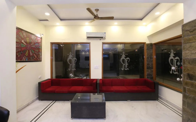 OYO 10111 Hotel Roopa International