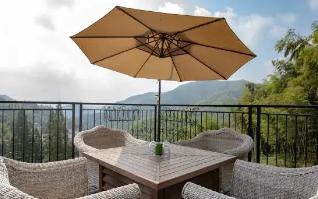 Mogan Mountain Xiaofeng Mujing Xiangye Hot Spring Hostel