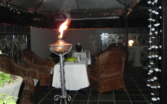 44 On Ennis Guest Lodge and Restaurant