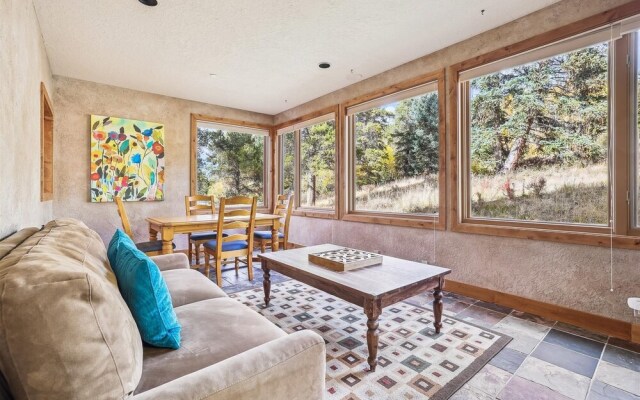 Rounds Retreat 4 Bedroom Home by RedAwning