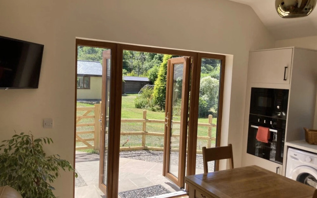 1 Bedroomed Detached Holiday Retreat Pant