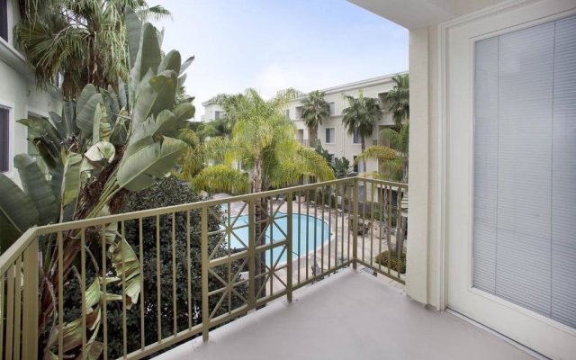 Marina Del Rey's Grand 2/2 Suite Pool View