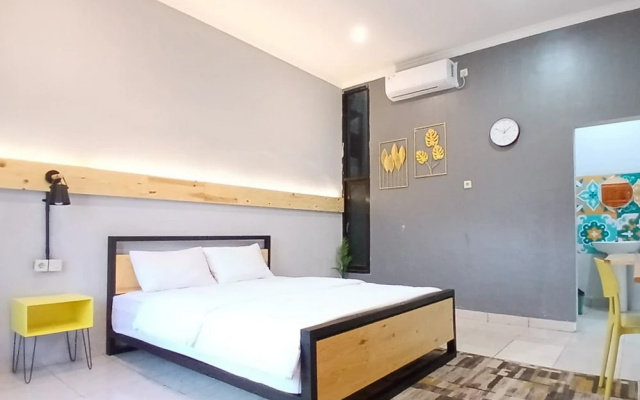 Kenewae Living Near Alun-Alun Wonosari Mitra RedDoorz – Guest Rooms – Wonosari