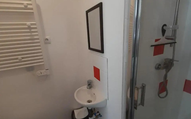 Studios face à la gare