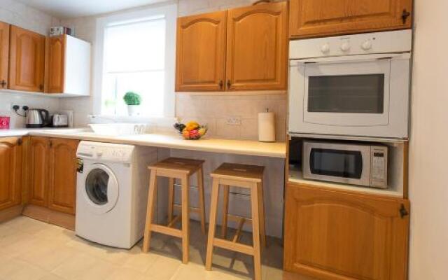 Hls Ashgrove Apartment