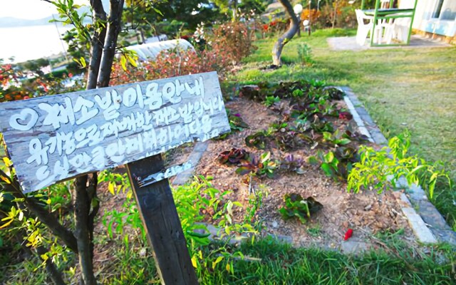 Yeosu Tirol Pension