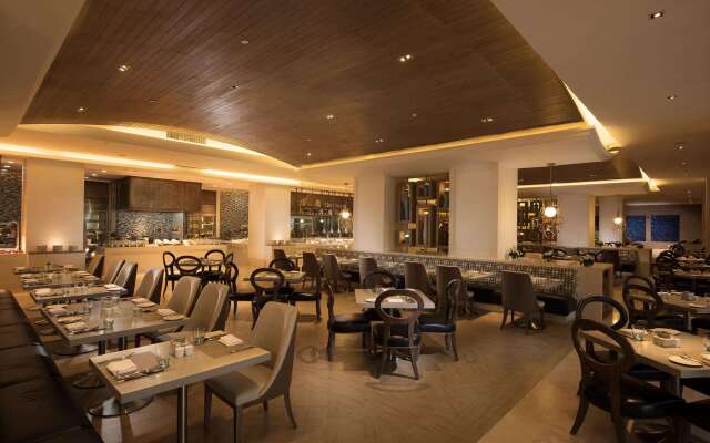 Crowne Resort Spa  Beach Resort Hainan
