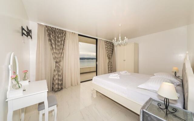 Beachfront Villa Baronessa with Pool