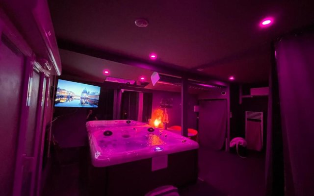 Love room rooftop jacuzzi