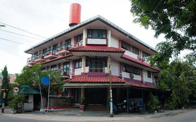 RedDoorz Pucang Anom