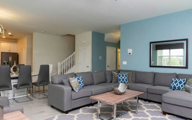 8912 Amazing 6BD Home