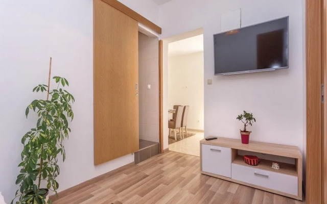 Apartment Niko - Two Bedroom Apartment With Swimming Pool