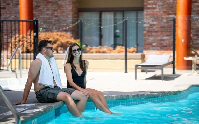 Whistler Village Inn And Suites