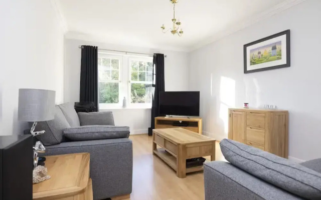 Modern Flat with Free Parking