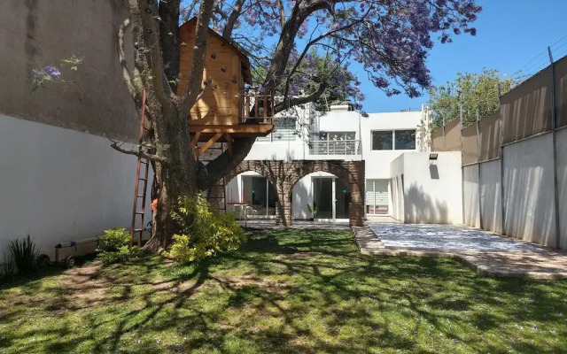 Hermosa casa con jardin y alberca