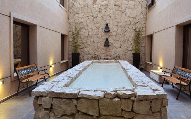 Le Parc Hotel & Suites
