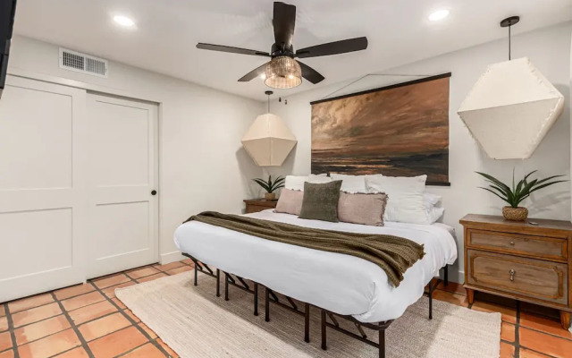 Solanova Designer Oasis With Cocktail Pool Theater