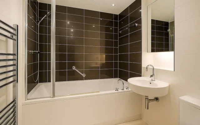 Still Life Moorgate Deluxe