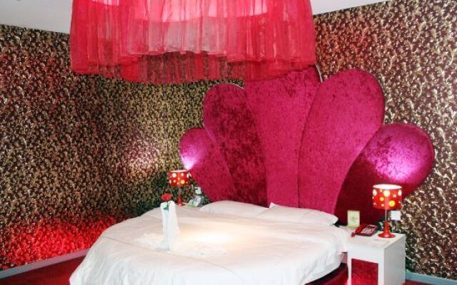 Yading Hotel (Yicheng Xiangsha Avenue)