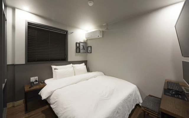 No. 25 Hotel