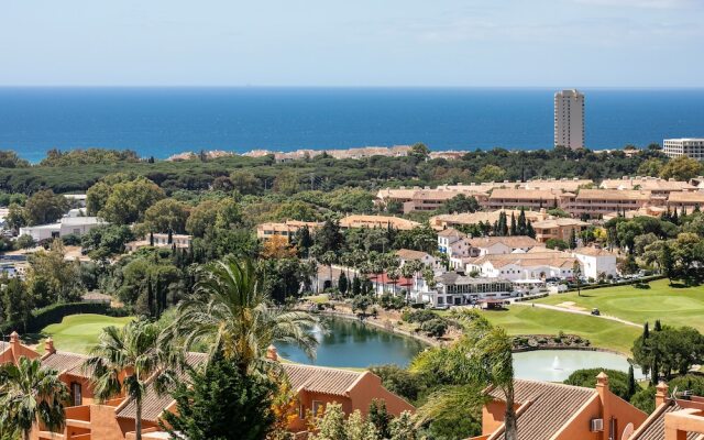 Elviria Marbella Luxury Penthouse Two Rooms PARKING and Golf