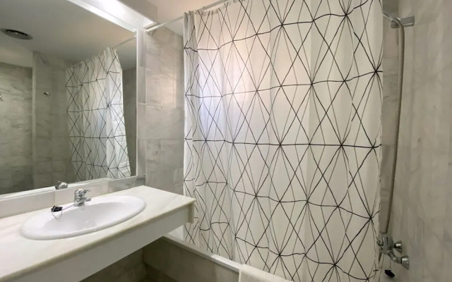 2 Bedroom Close to the Pool F-4