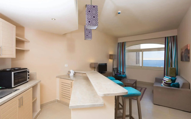 Byoum Lakeside Hotel