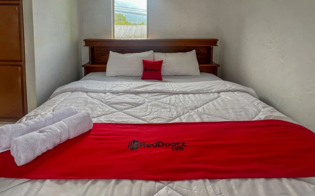 RedDoorz Syariah @ Jalan Dieng 4 – Guest Rooms – Wonosobo
