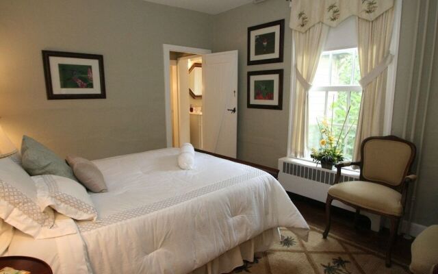 Pineapple Hill Inn Bed & Breakfast